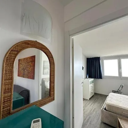 Pm 28 Via Lungomare Duca Degli Abruzzi * Ostie